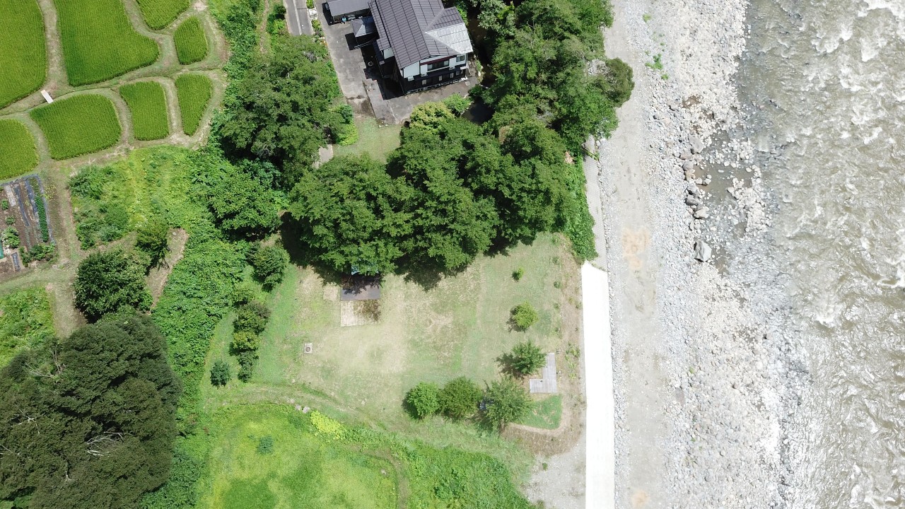 越後田中温泉 しなの荘 裏庭キャンプ場