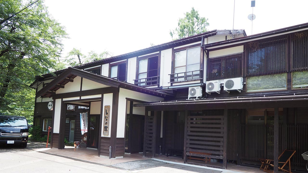 越後田中温泉 しなの荘 裏庭キャンプ場